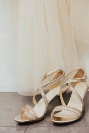 Gullfargede sko til bryllup