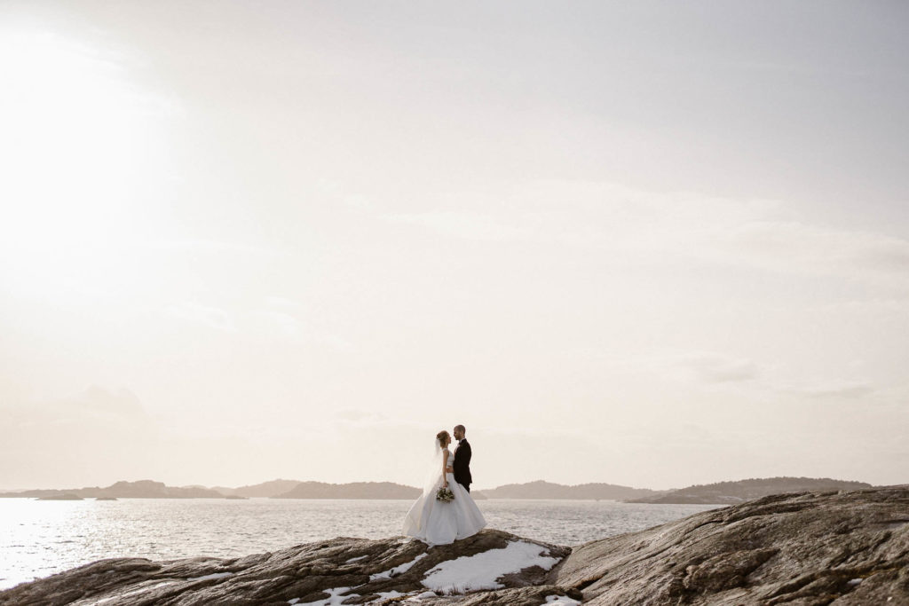 How to plan your Norway elopement in 2023 [+ FREE downloadable PDF] Norway Elopement photographer